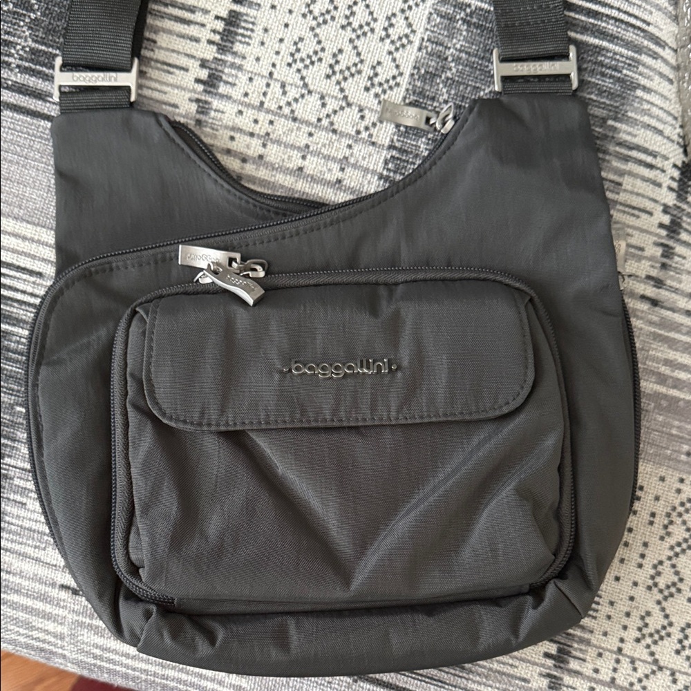 Baggallini Gray Messenger Bag